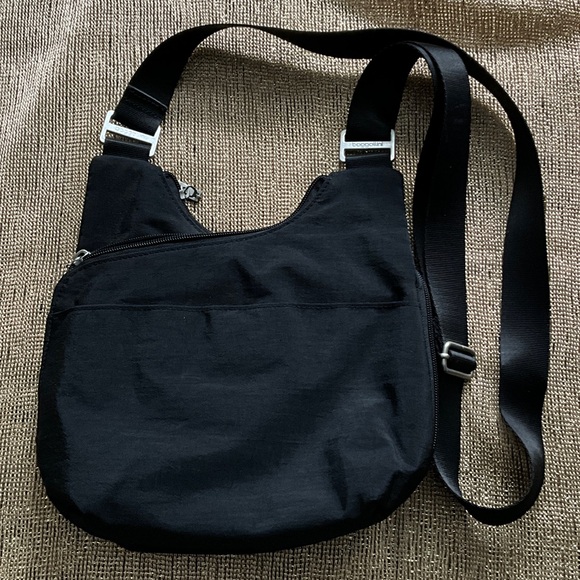 Baggallini Black Nylon Crossbody Bag, Great condition! - Picture 3 of 5